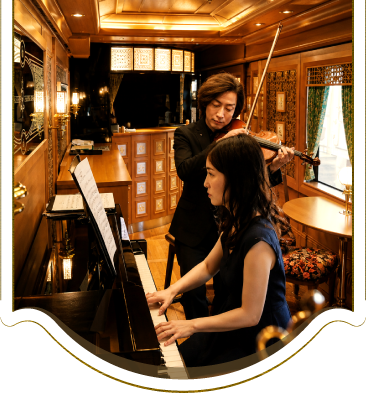 THE ROYAL EXPRESS 車廂內鋼琴家與小提琴手現場演奏