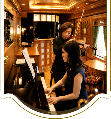 THE ROYAL EXPRESS 車廂內鋼琴家與小提琴手現場演奏